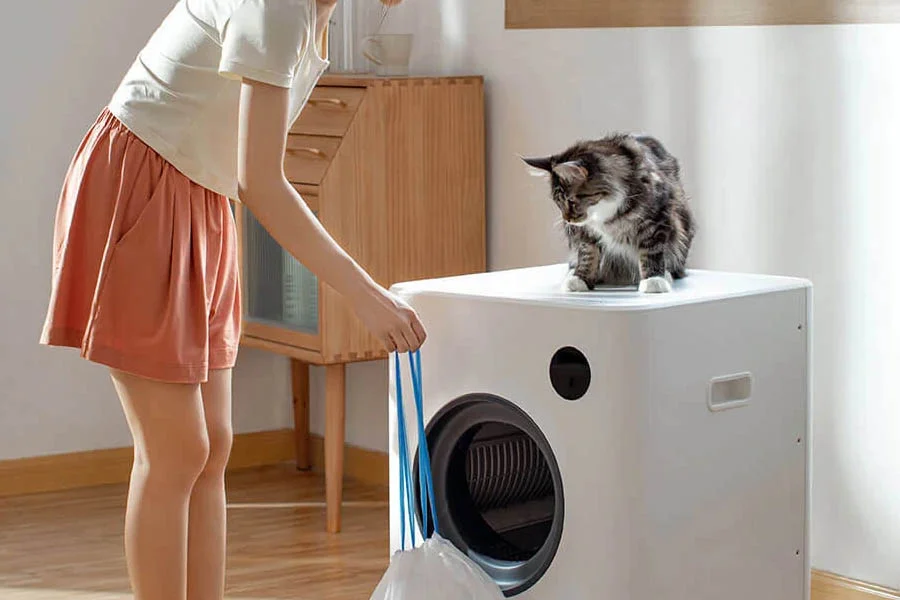 how does the litter robot work